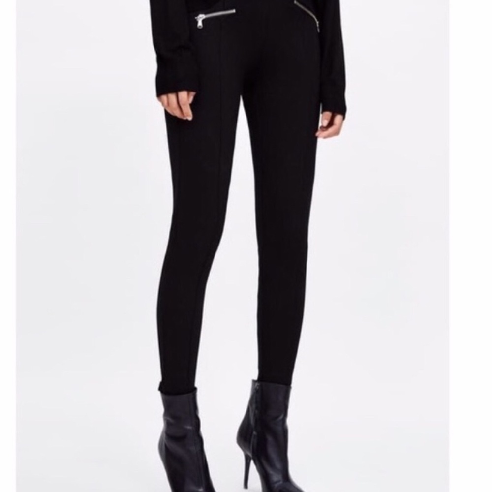 🌻 Zara Navy Skinny Leg Pants🌻